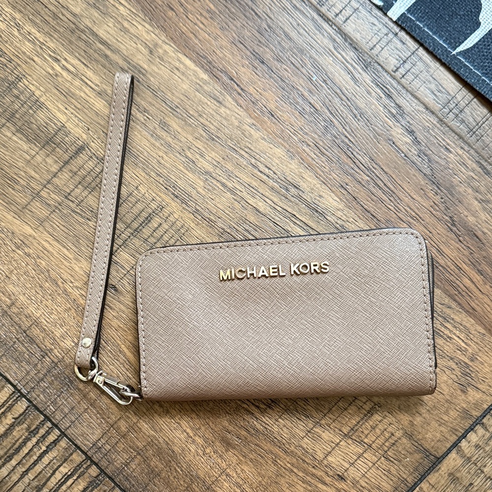 Michael Kors Leather Smartphone Wristlet